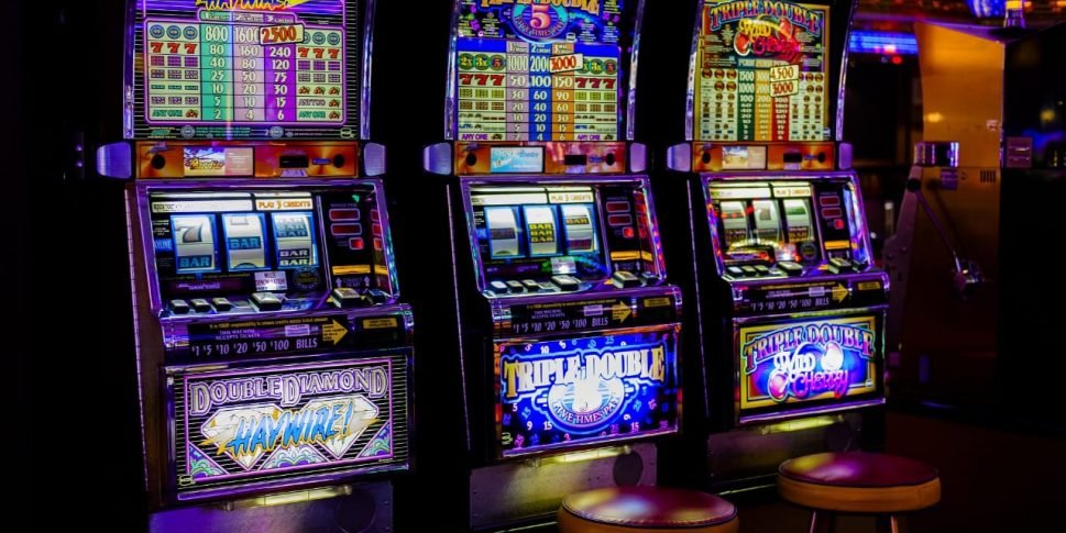 Analyzing the Technology That Drives Slot Machines